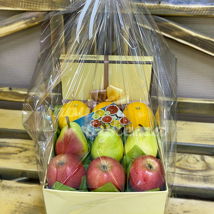 Коробочка с яблоками, грушами и апельсинами (в упаковке)