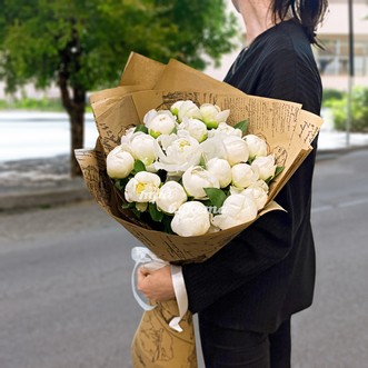 23 белых пиона Дюшес в крафте 23 белых пиона Дюшес в крафте