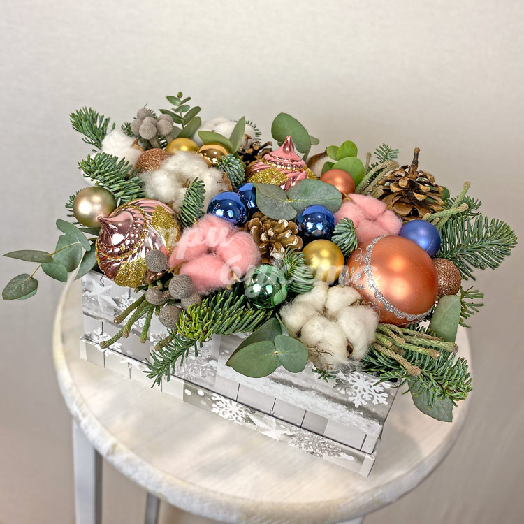 Хлопок в новогодней коробке (вид сбоку)