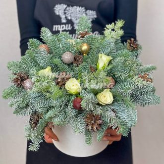 Розы на новый год в коробке