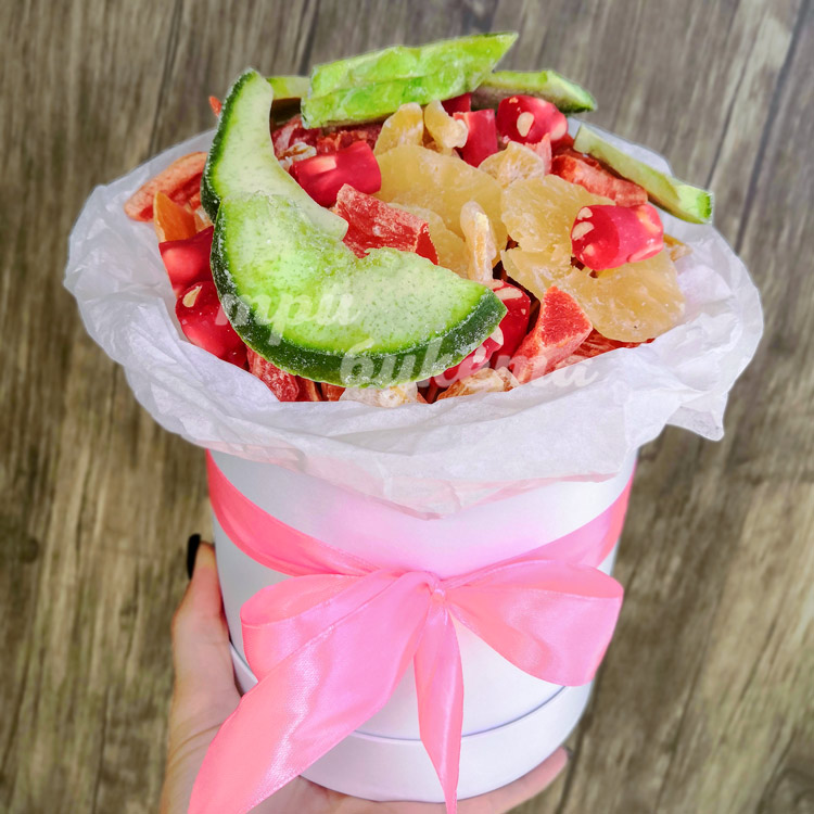 Сухофрукты в шляпной коробочке