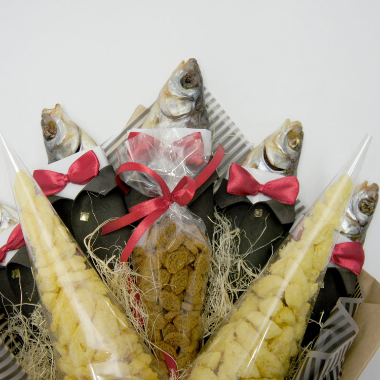 Букет из рыбы в смокингах (вид сверху)