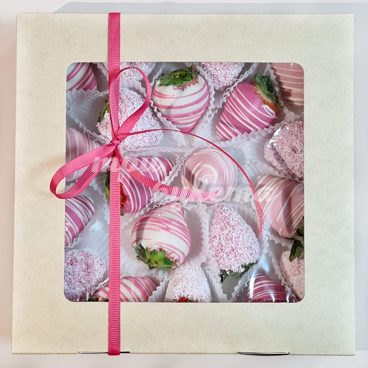 Набор из 20 клубник в шоколаде (крупный план)