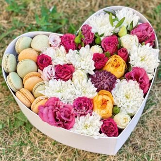 10 макарун с хризантемами в коробке 10 макарун с хризантемами в коробке