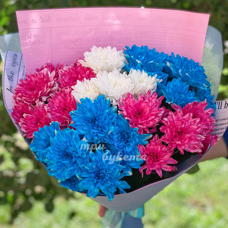 Букет из разноцветных хризантем (крупный план)