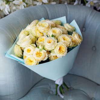 Букет из кустовых роз сорта Роял Парк Букет из кустовых роз сорта Роял Парк